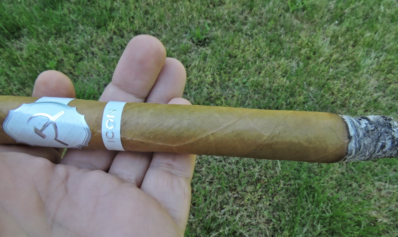 1600x955 Cigar Review Hammer + Sickle Trademark Series Churchill