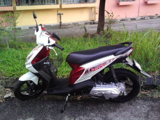 320x240 Honda Icon Scooter