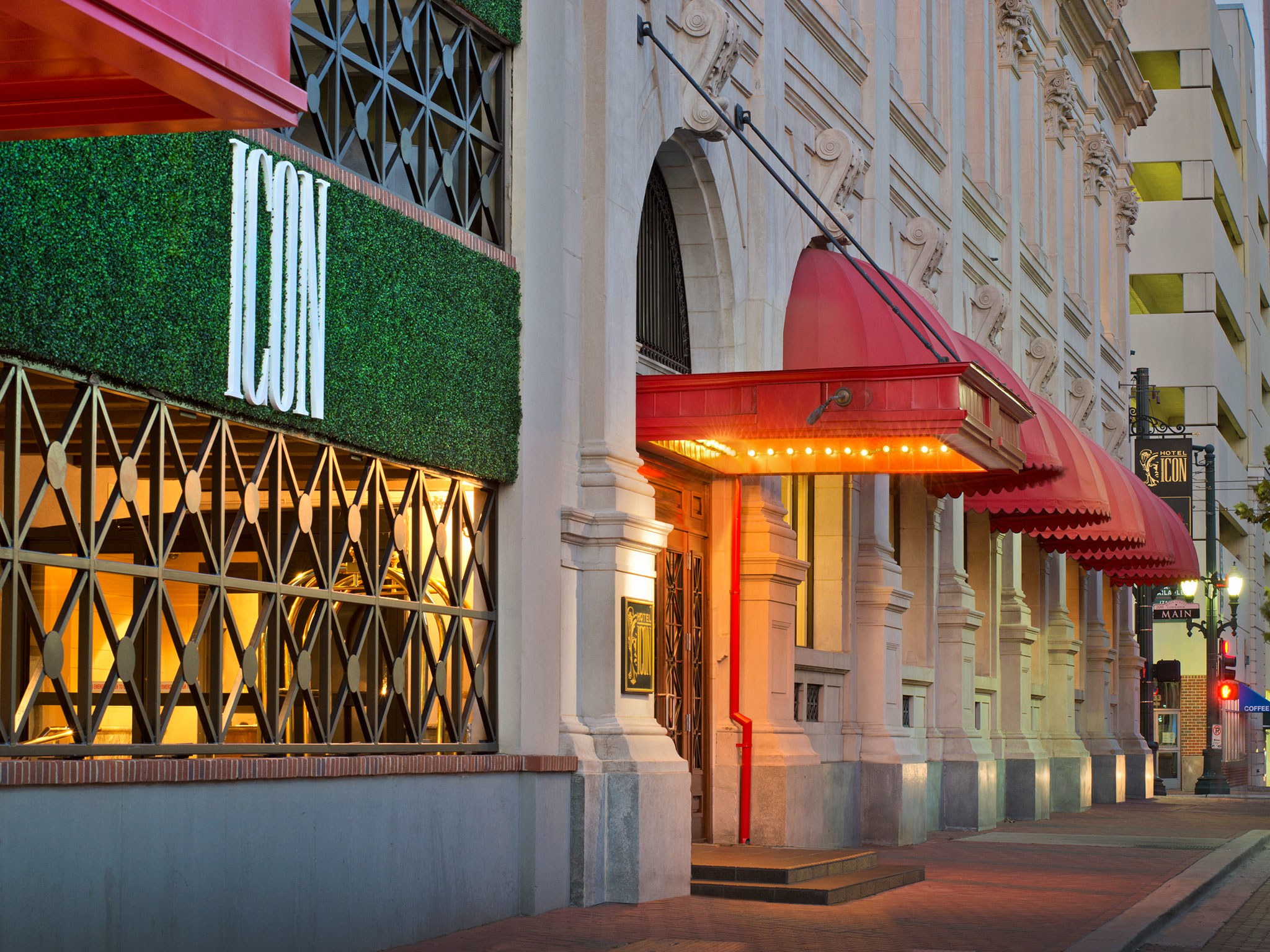 2048x1536 Hotel Icon, Houston, Texas, United States