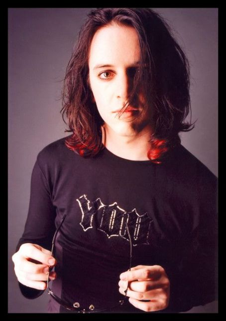 454x643 Icon The Black Roses