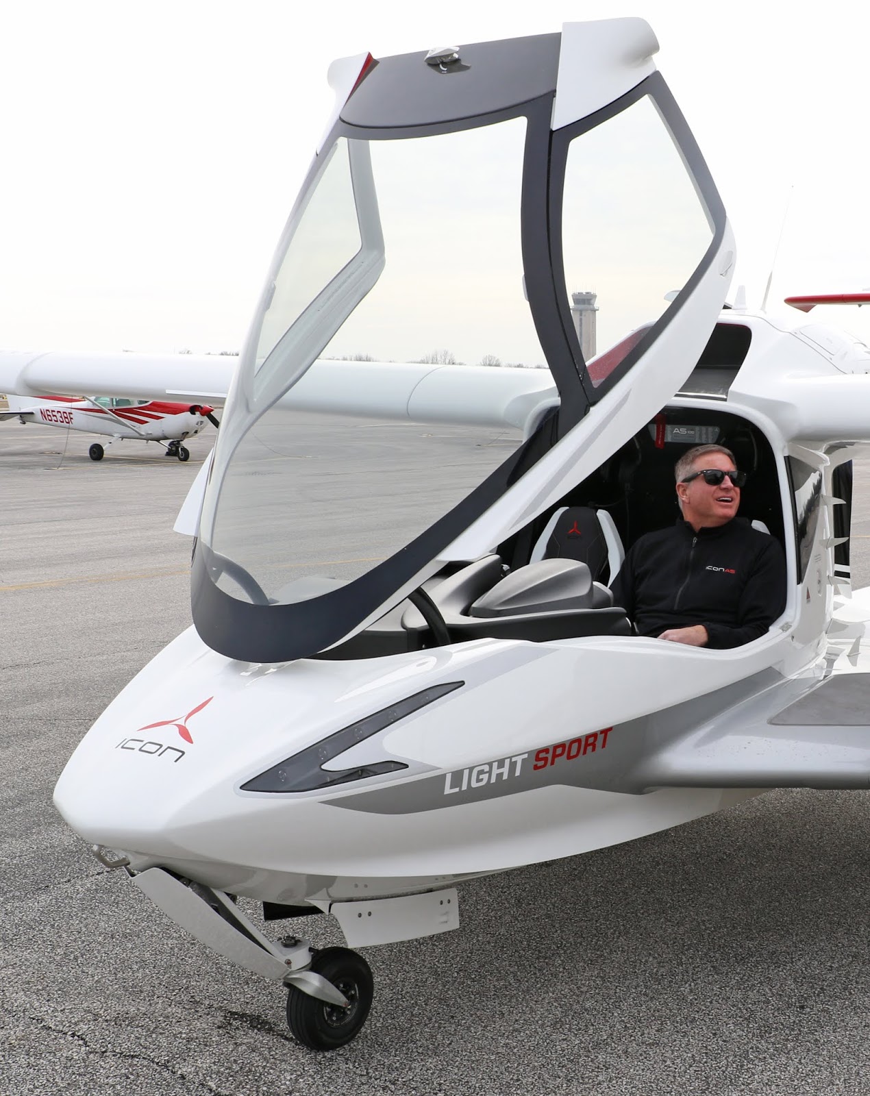 1270x1600 The Aero Experience Icon Amphibian Makes Splash In St Louis