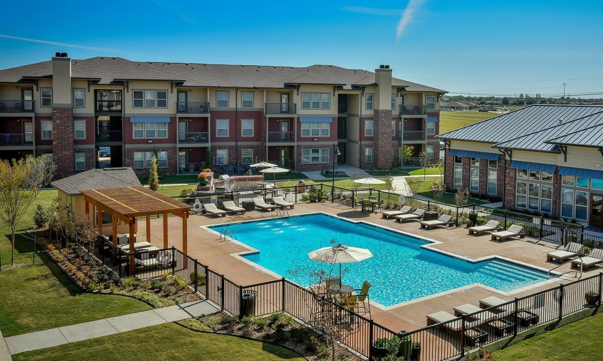 2000x1200 Apartments In Southwest Lubbock, Tx The Icon