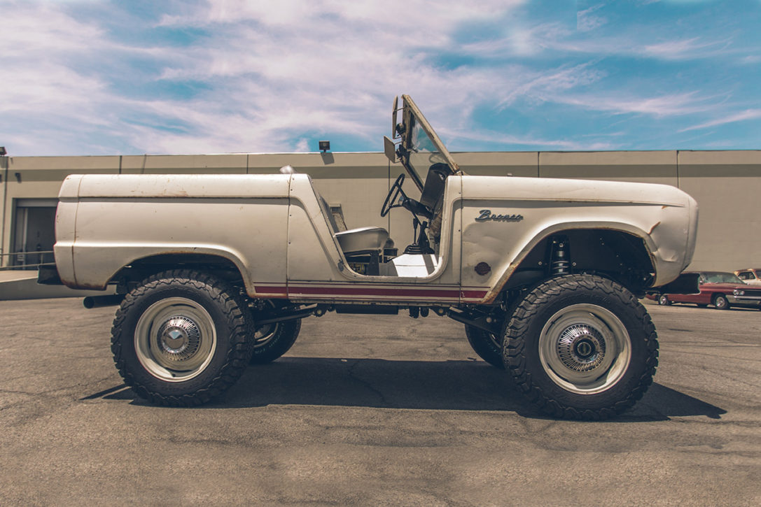 Ford Bronco Derelict 1087x725 Ford Bronco Derelict