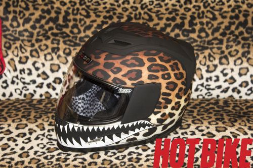 500x333 Icon Airframe Sauvetage Helmet Hot Bike