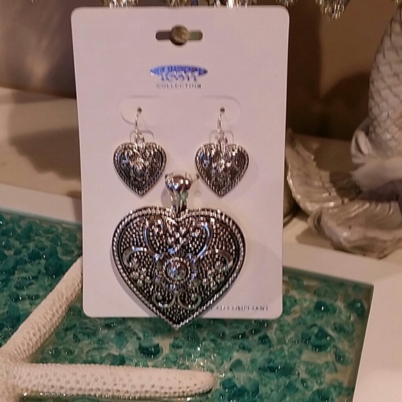 580x580 Icon Collection Jewelry Reduced Icon Earrings Slide Newtag