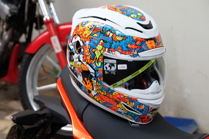 700x466 Jual Helm Icon Airmada Doodle