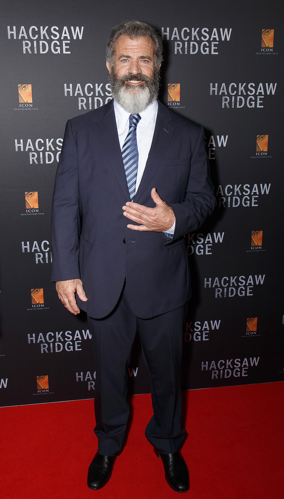 1141x2000 Mel Gibson To Play Santa In New Comedy Fatman