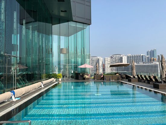 550x413 Hotel Icon Pool View