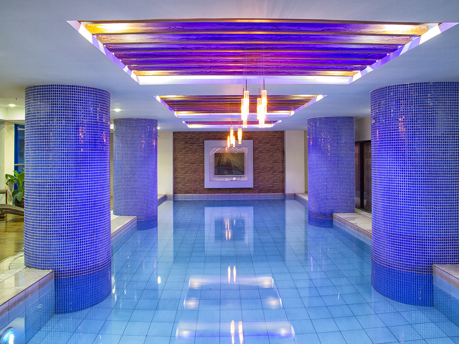 1600x1200 Icon Hotel Timog