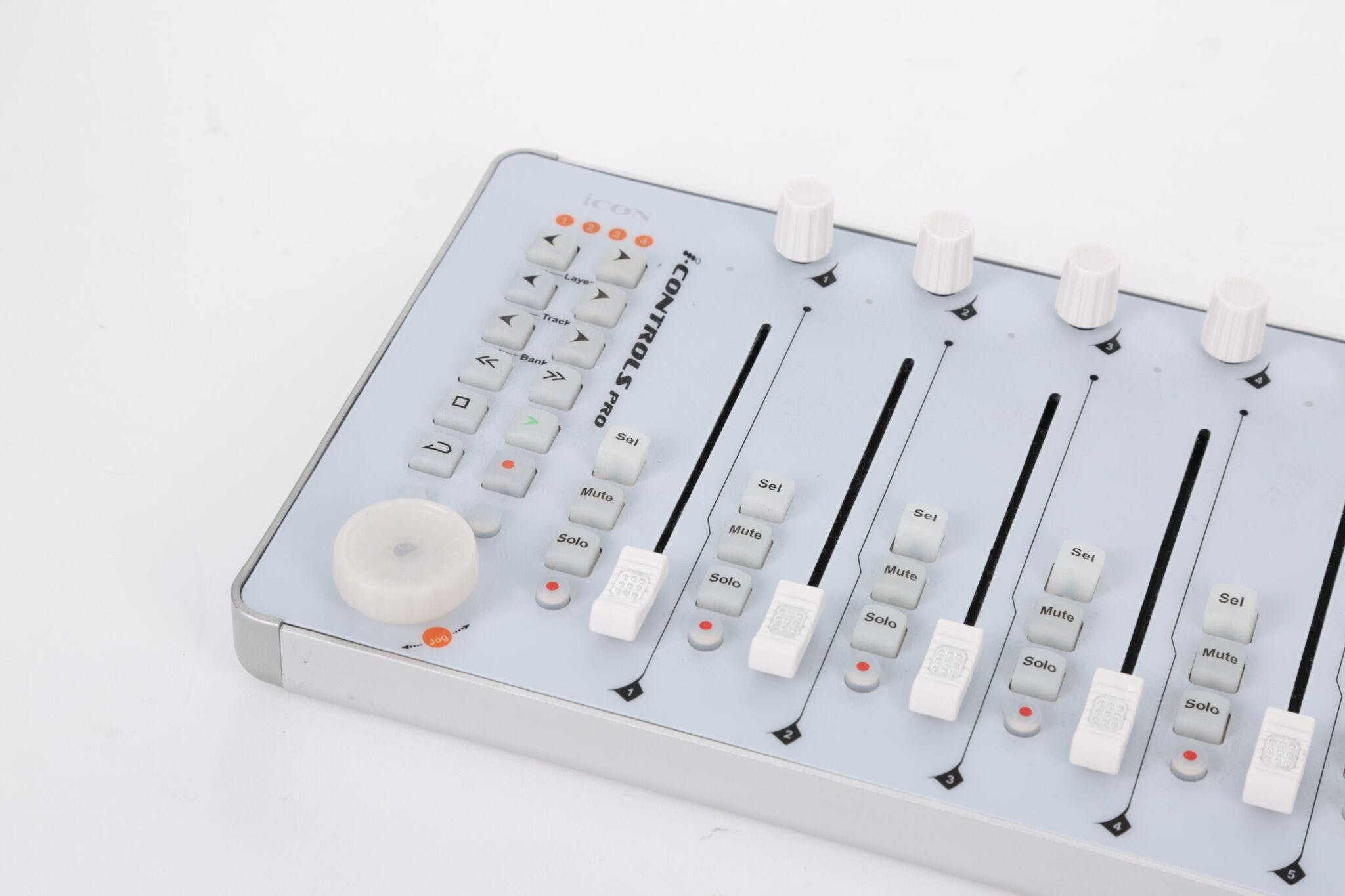 2048x1365 B Stock Ex Display Icon Icontrols Pro Daw Controller