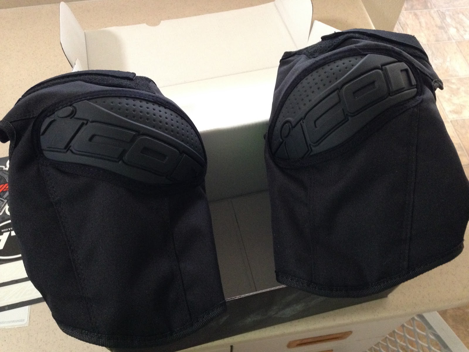 1600x1200 New Gear Review Icon Field Armor Street Knee Pads