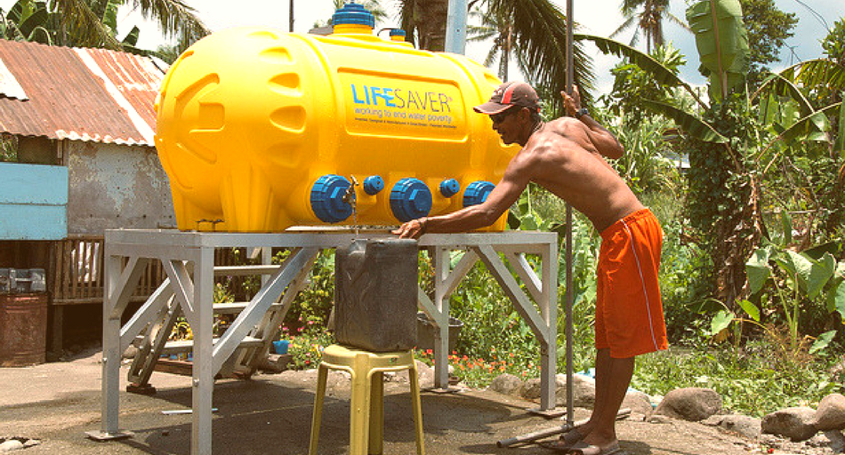 950x512 Portable Water Purification Bottles Jerrycans Cube Lifesaver