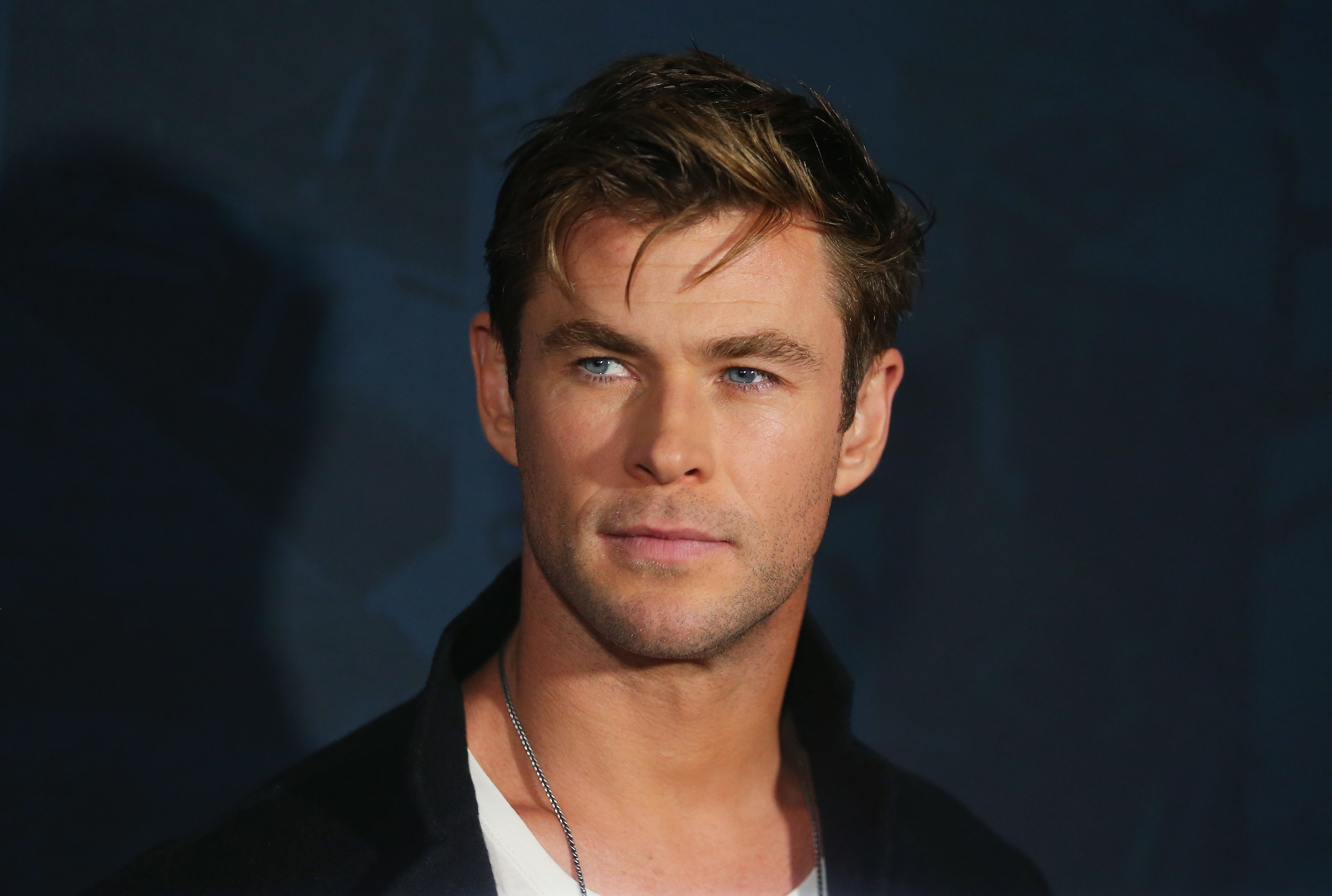 4288x2884 Chris Hemsworth Is A Fully Realized Dad Icon Vanity Fair