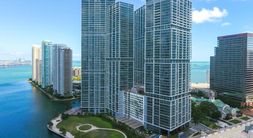 840x460 The Collection Icon Miami Blue Nightlife