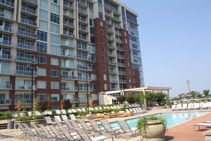 720x480 Icon Pool Nashville Guru