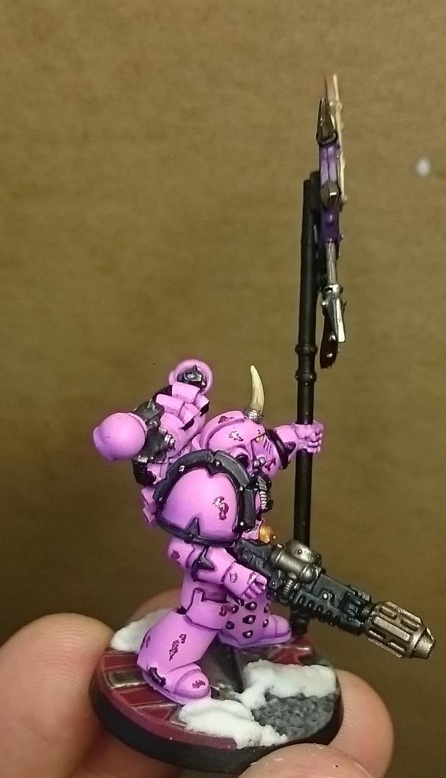 Slaanesh Marine With Icon Of Excess 630x1097 Slaanesh Marine With Icon Of Excess