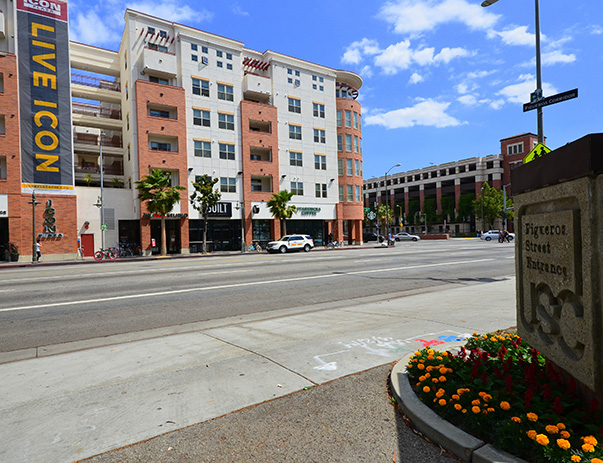 603x463 Icon Plaza In Los Angeles, United States