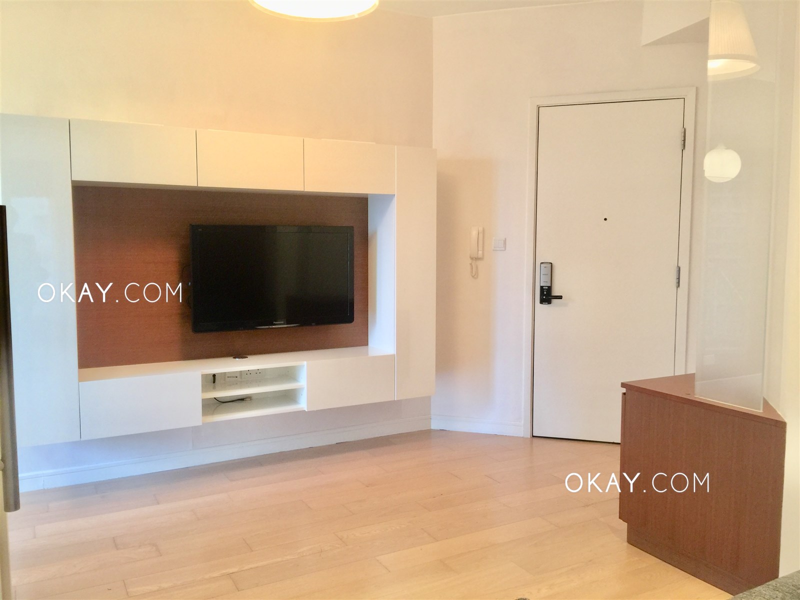 1600x1200 The Icon Property For Rent