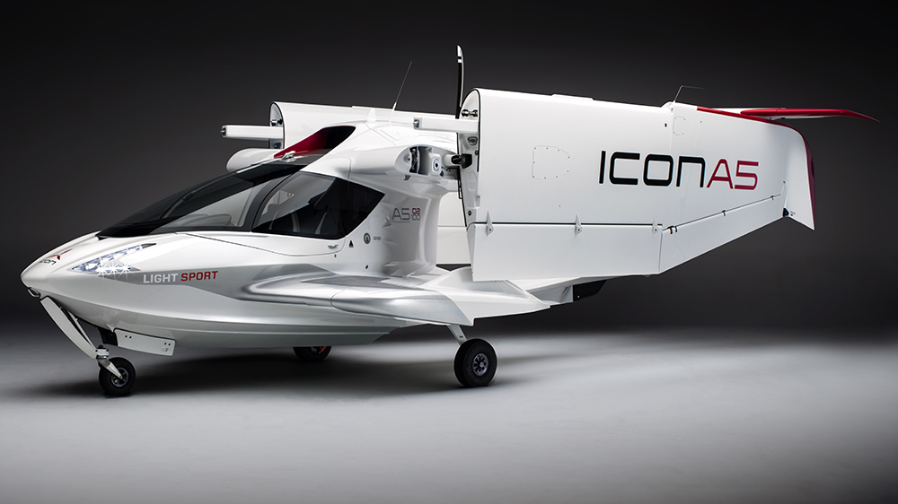 What It's Like To Fly The Icon Plane Robb Report 1000x562 What It's Like To Fly The Icon Plane Robb Report