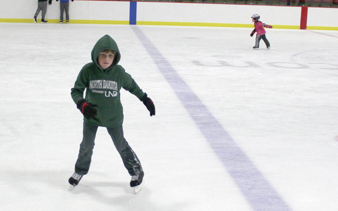1140x712 Skaters Young And Old Enjoy Winter Break