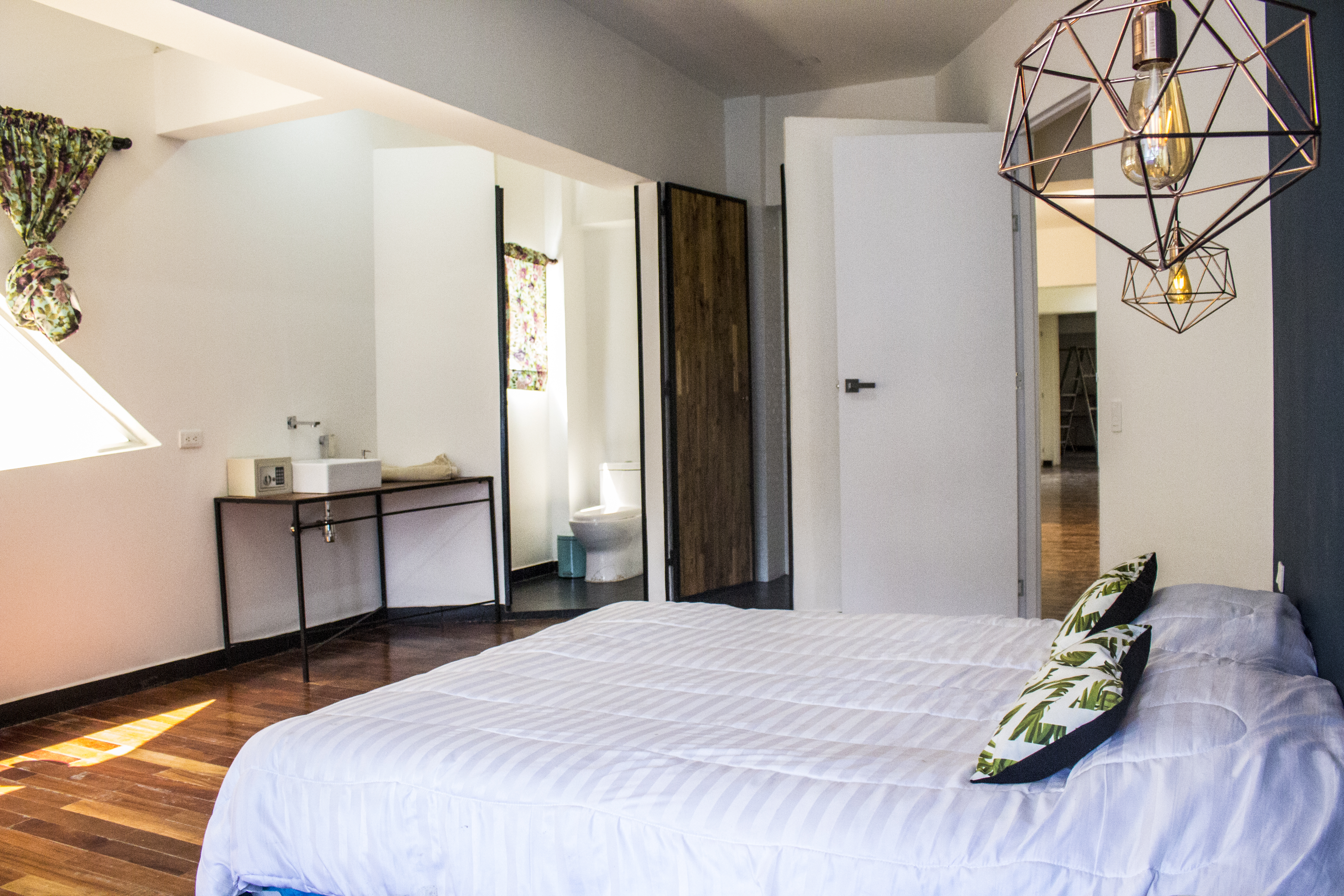 5184x3456 Icon Suites