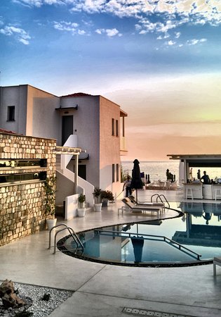 315x450 Icon Suites Pool Pictures Reviews