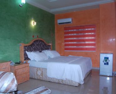 370x300 Royal Icon Suites Supreme Icon Hotel Suite