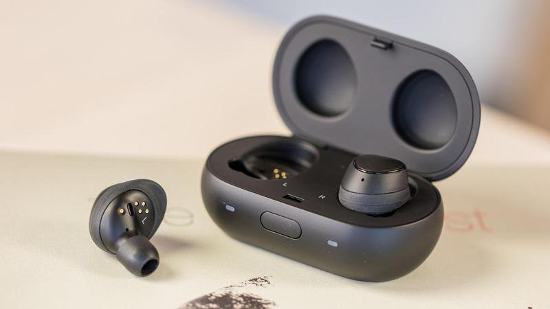 800x450 Samsung Gear Iconx Review Small, Smart, Flawed