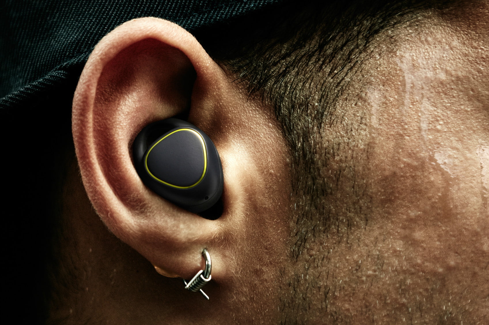 1698x1131 Bragi Dash Vs Samsung Gear Iconx Digital Trends