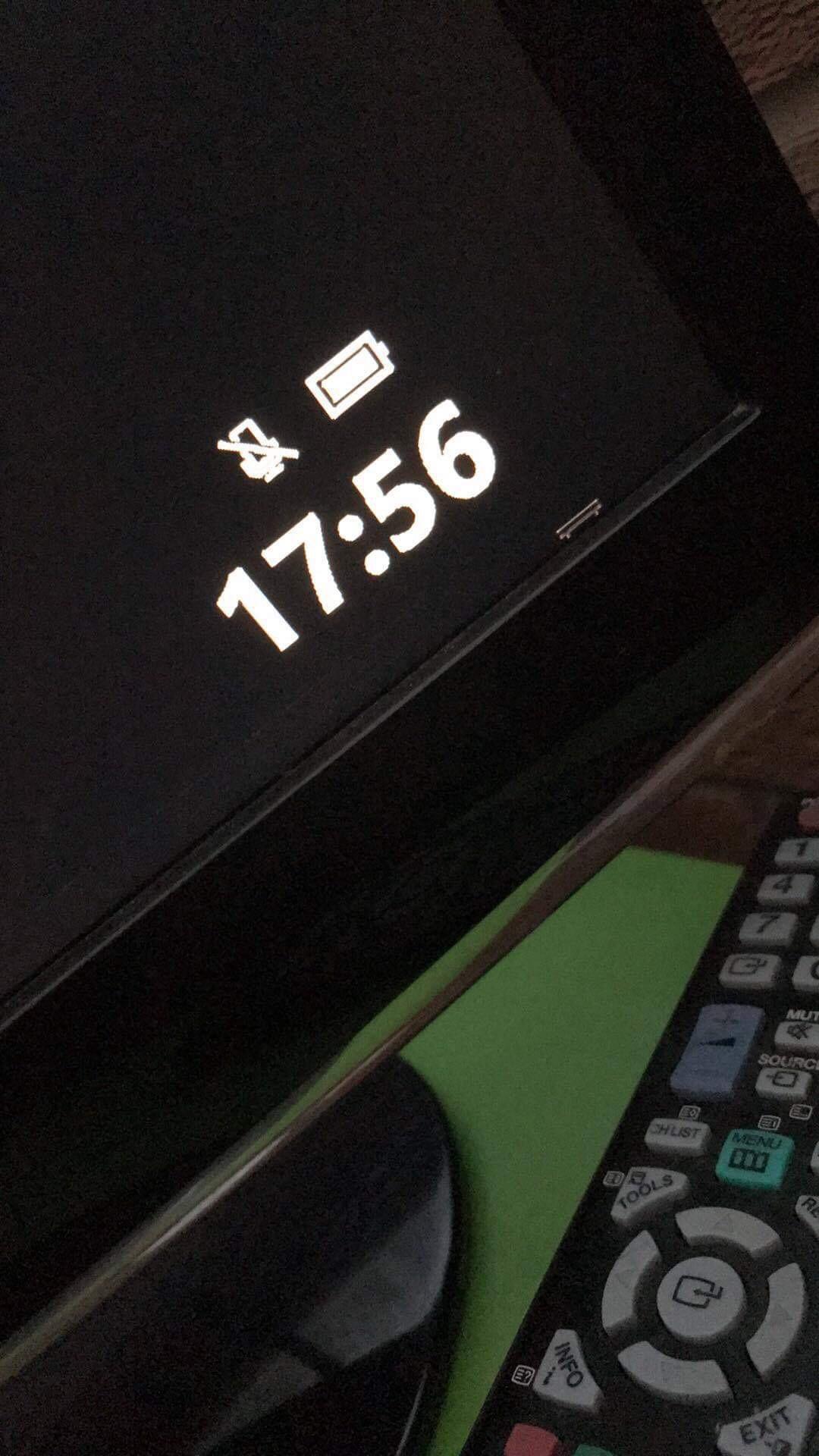 1080x1920 Sister's Xbox One S Is Stuck With This Mute Symbol, It Wont