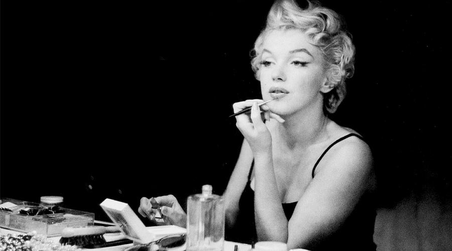 900x500 We Delve Into The Signature Scents Of Some Of The Most Iconic Figures