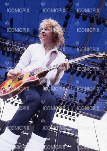 Diamond Head Iconicpix Music Archive 354x500 Diamond Head Iconicpix Music Archive