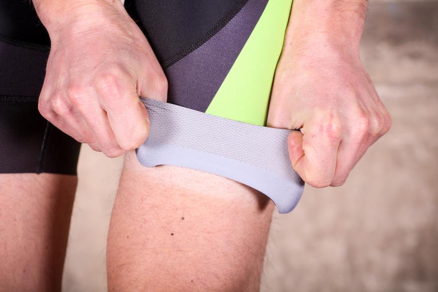 Review Primal Icon Men's Helix Bib Shorts Road Cc 880x587 Review Primal Icon Men's Helix Bib Shorts Road Cc