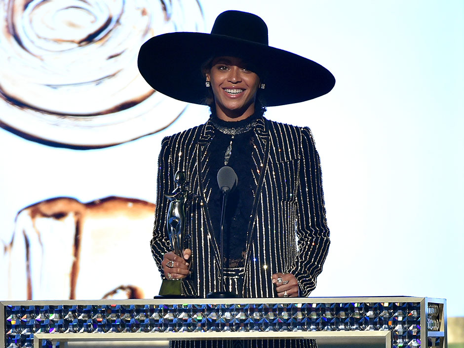 The Fashion Industry Declared An Icon Monday Night, But 940x705 The Fashion Industry Declared An Icon Monday Night, But