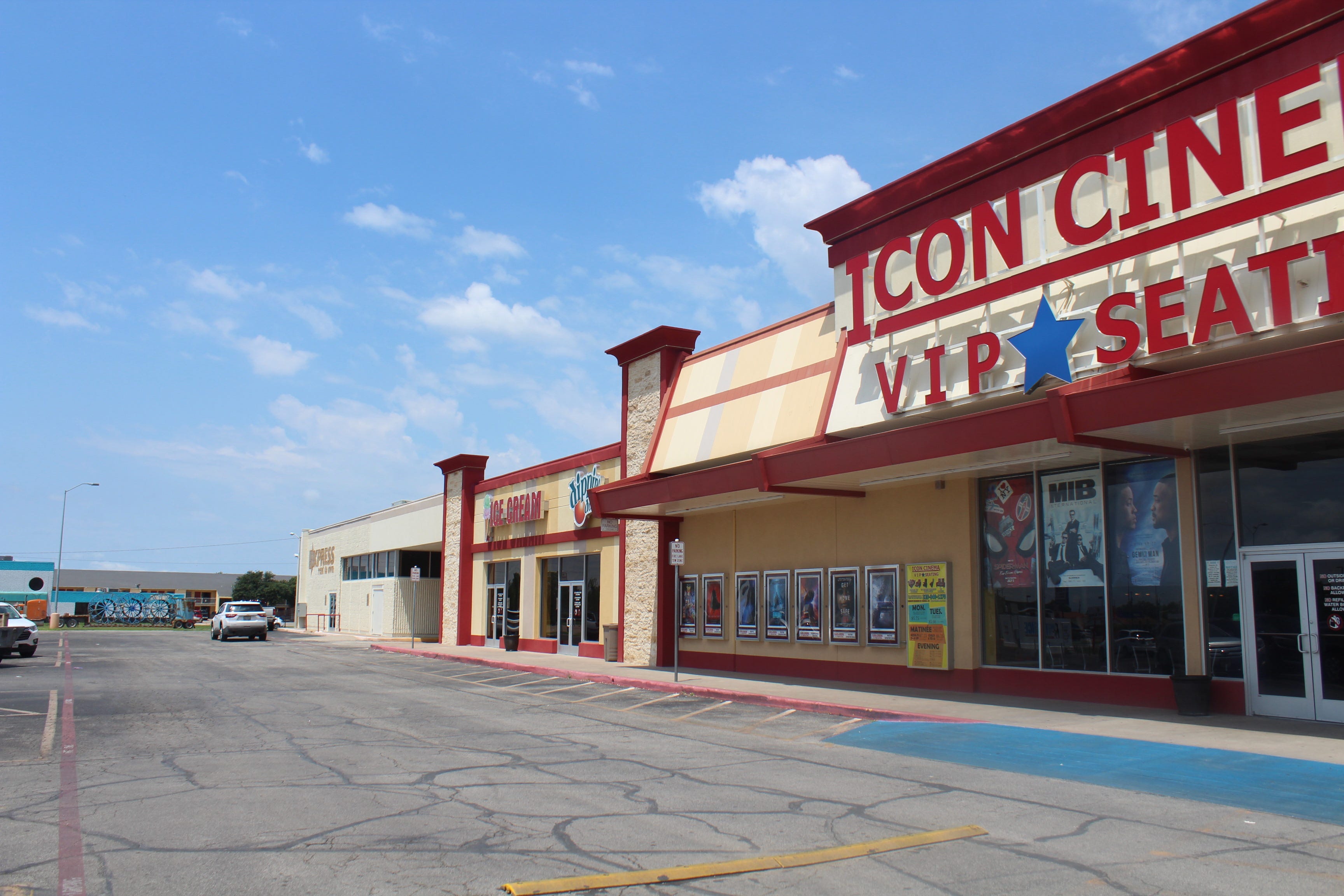3456x2304 San Angelo's Icon Cinema To Add Bowling Alley, Arcade And More