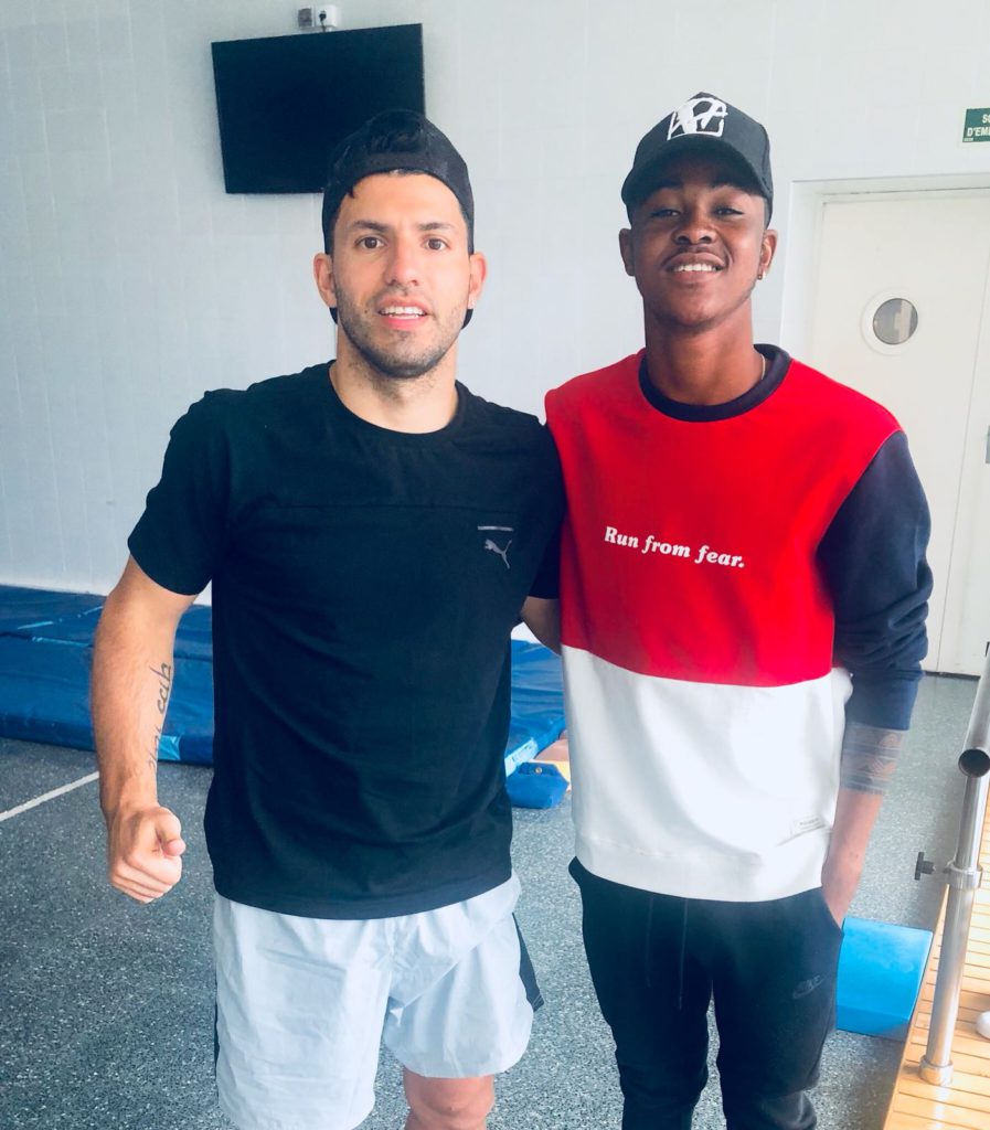 897x1024 Injured Aminu Mohammed Meets Up With Manchester City Icon Sergio