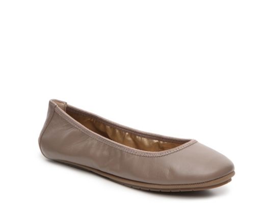 534x400 Women's Me Too Icon Leather Ballet Flat