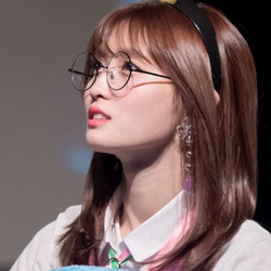 Hirai Momo Packs Tumblr 250x250 Hirai Momo Packs Tumblr
