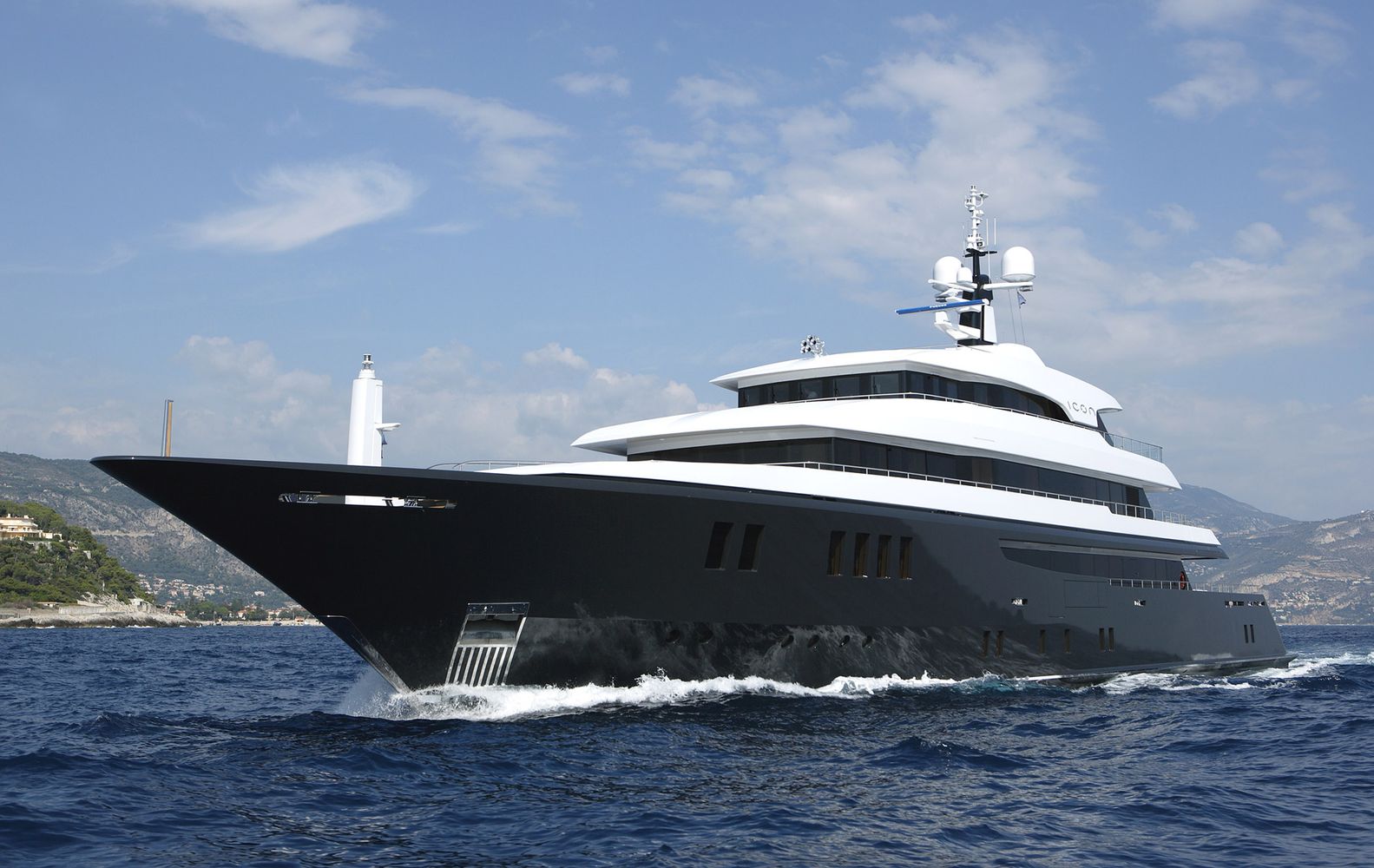 1583x1000 Icon Topsuperyachts