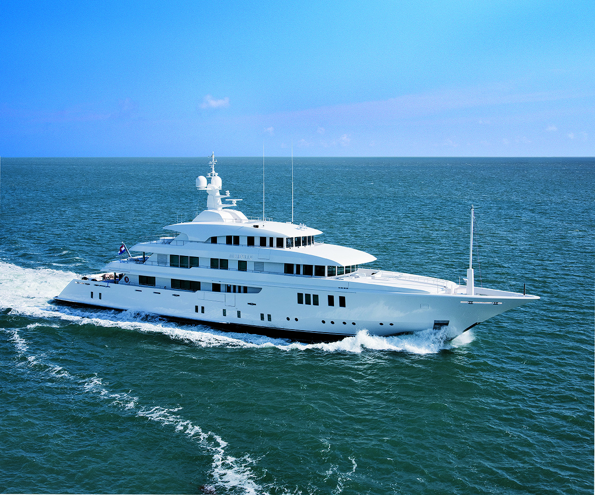 1200x1000 Luxury Motor Yacht Maidelle
