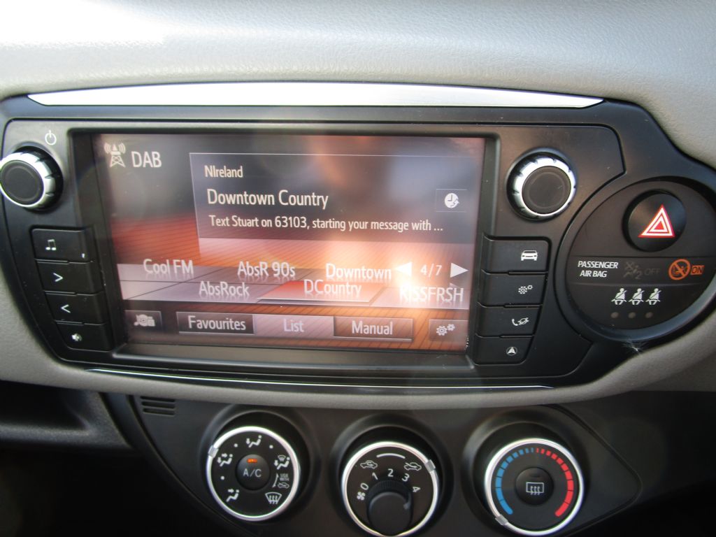 1024x768 Toyota Yaris Vvt I Icon