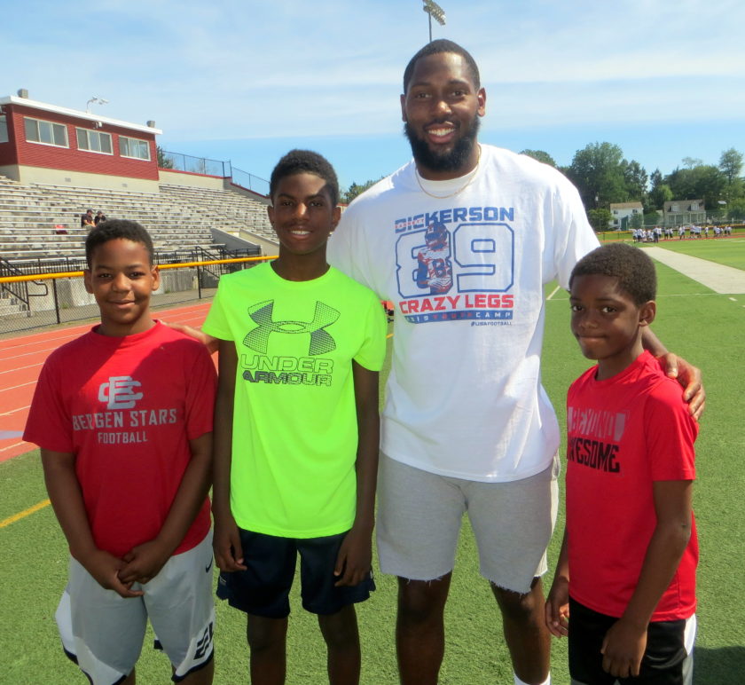 840x772 New York Giants Star Pays It Forward In Englewood