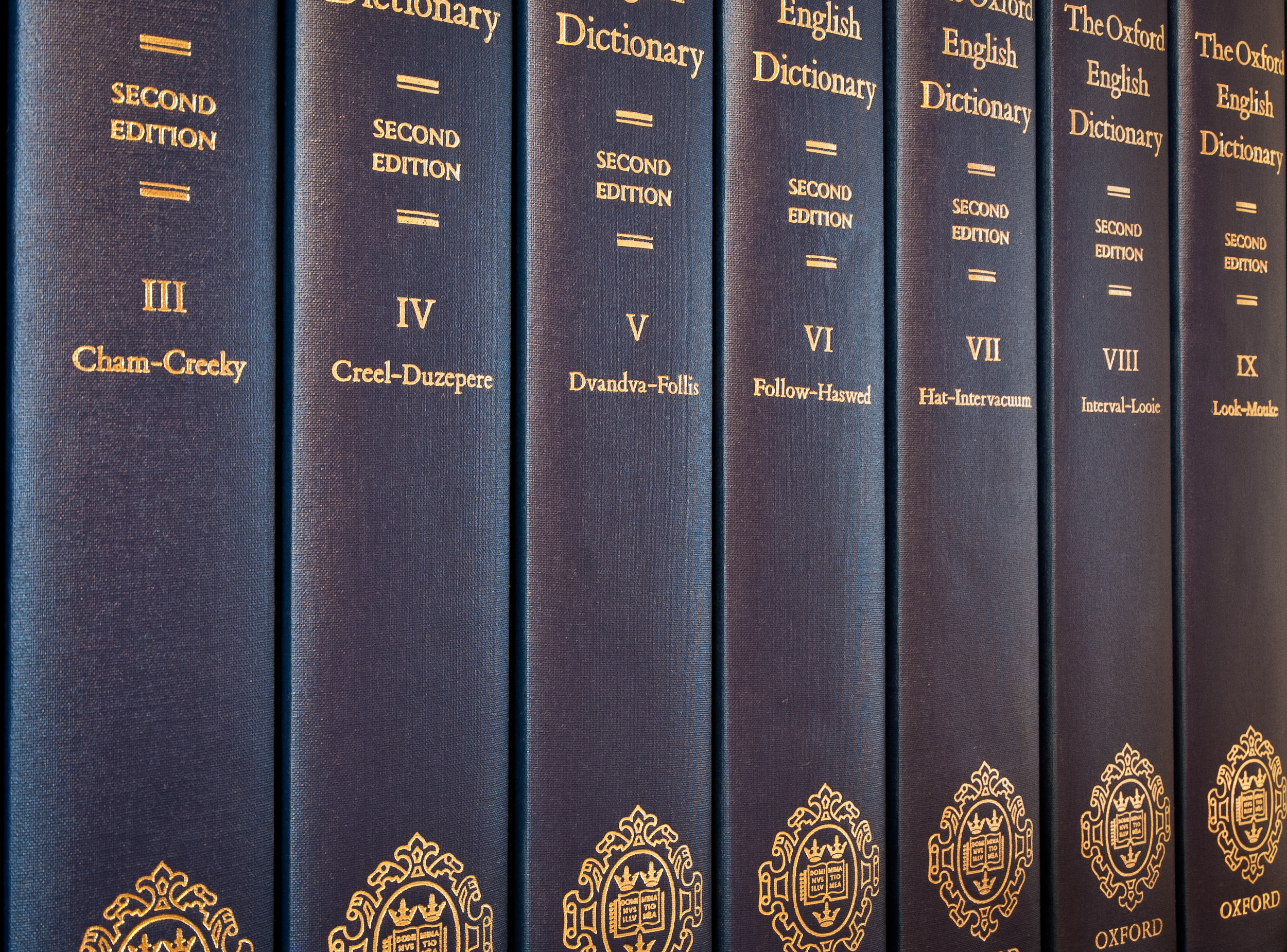 2500x1850 Oxford English Dictionary