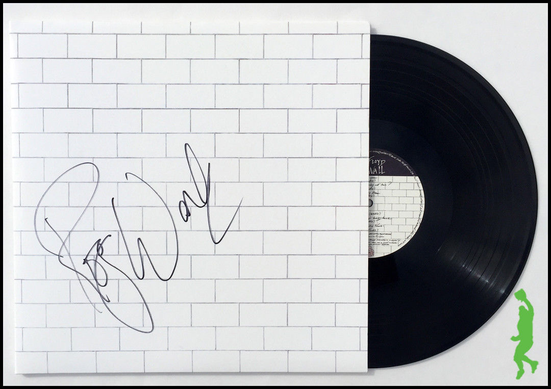 Ikon autograph ultra. Пинк Флойд стена винил. Pink Floyd автографы. Pink Floyd винил. Пинк Флойд стена пластинка.