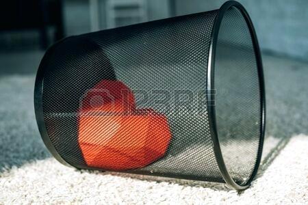 450x300 Red Trash Can