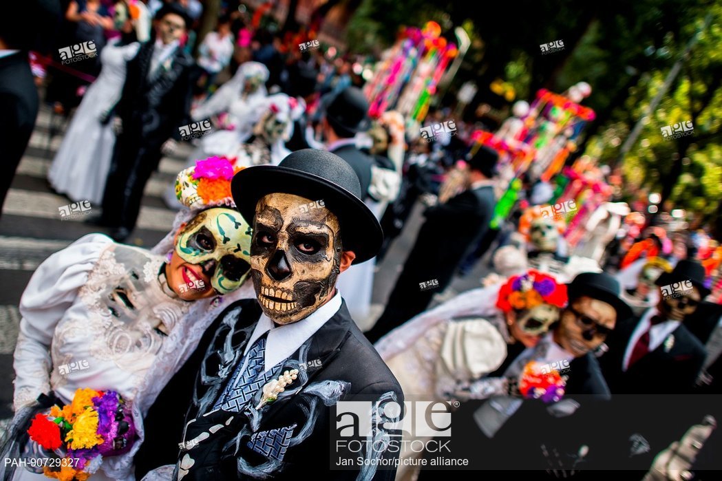Young Couples, Costumed As La Catrina, A Mexican Pop Culture Icon 1049x699 Young Couples, Costumed As La Catrina, A Mexican Pop Culture Icon