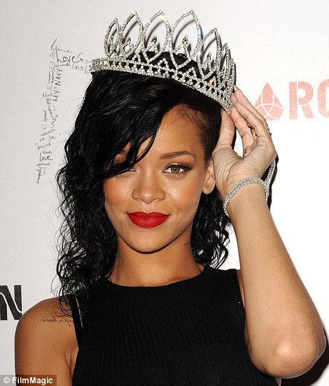 470x552 As Rihanna Hails Princess Diana As Her Biggest Style Icon, Femail