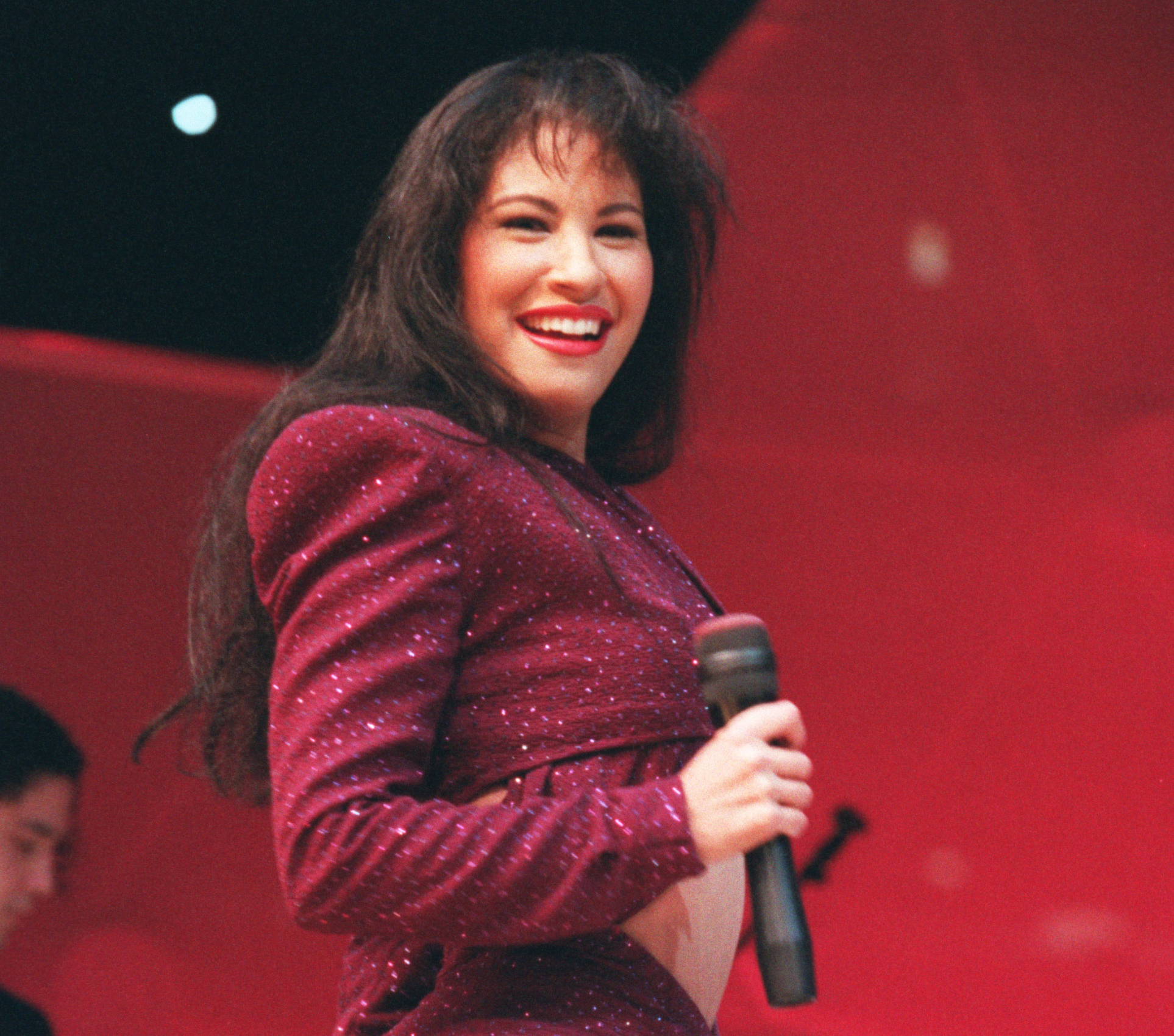 1926x1700 Years After Her Debut, Selena Is The Icon We Need Today