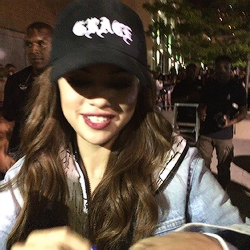 250x250 Selena Gomez Twitter Pack Tumblr Selena Gomez Ve