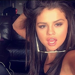 250x250 Selena Gomez Icons Tumblr